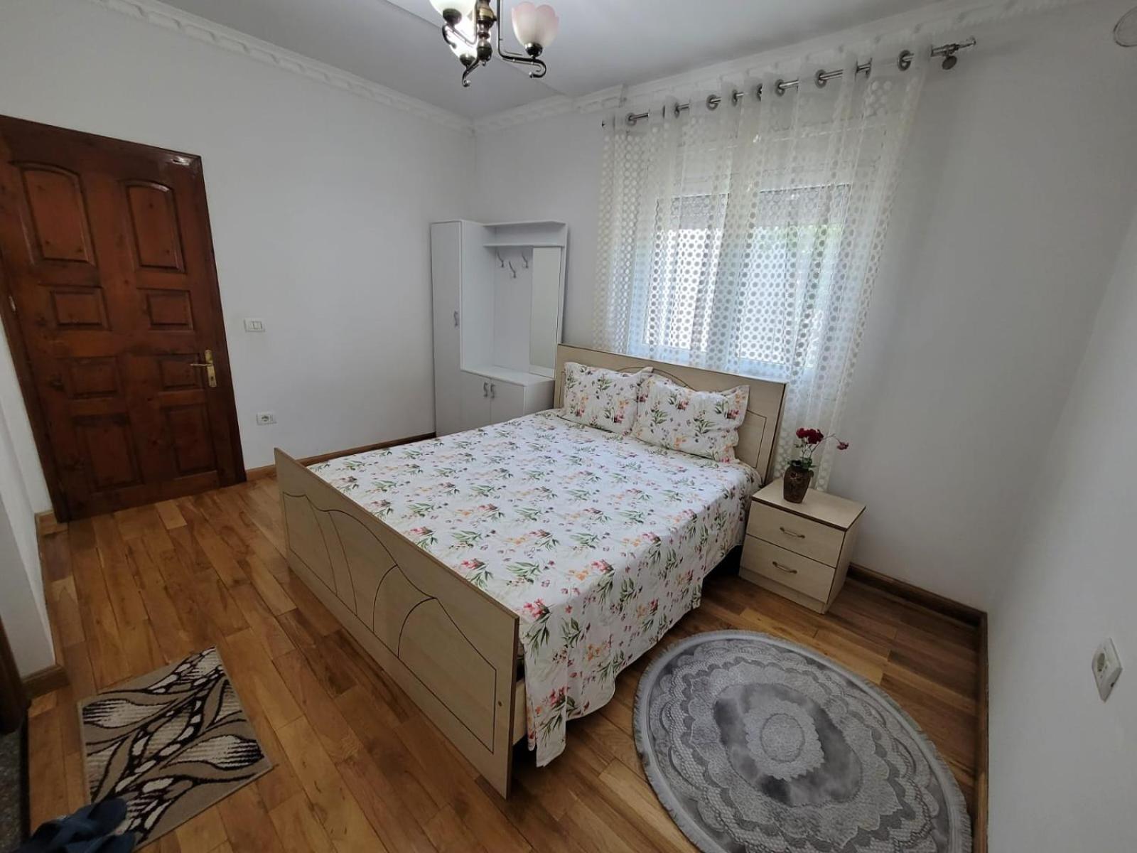 Private Room On A Shared Apartament Near Durres Beach Buitenkant foto