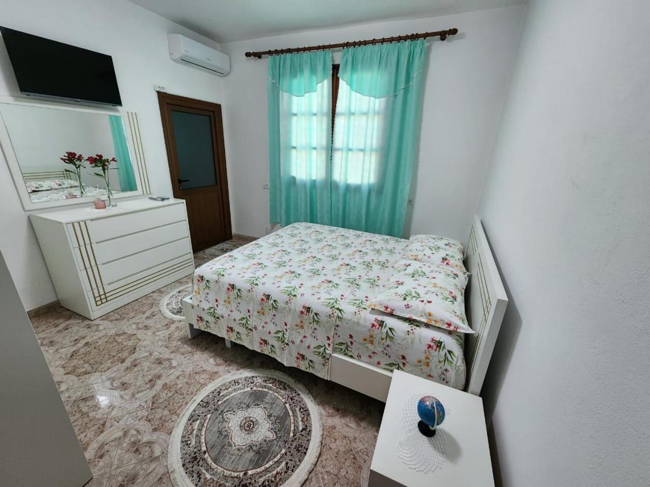 Private Room On A Shared Apartament Near Durres Beach Buitenkant foto