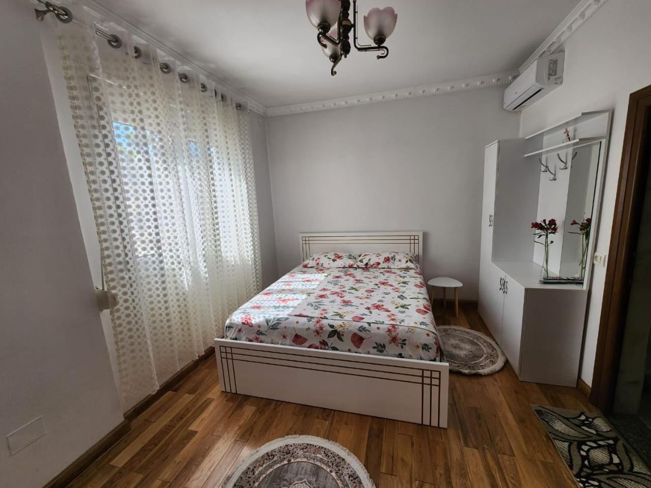 Private Room On A Shared Apartament Near Durres Beach Buitenkant foto