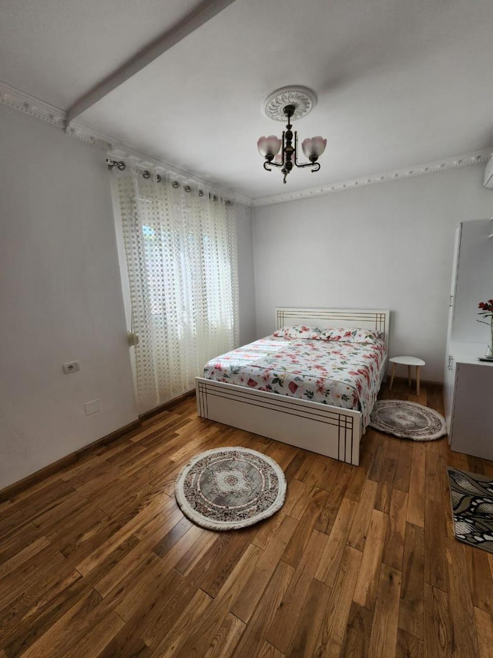 Private Room On A Shared Apartament Near Durres Beach Buitenkant foto