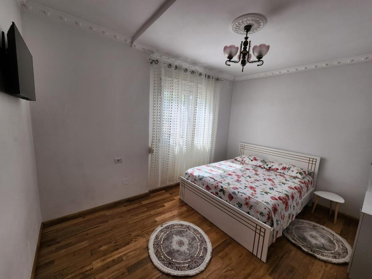 Private Room On A Shared Apartament Near Durres Beach Buitenkant foto