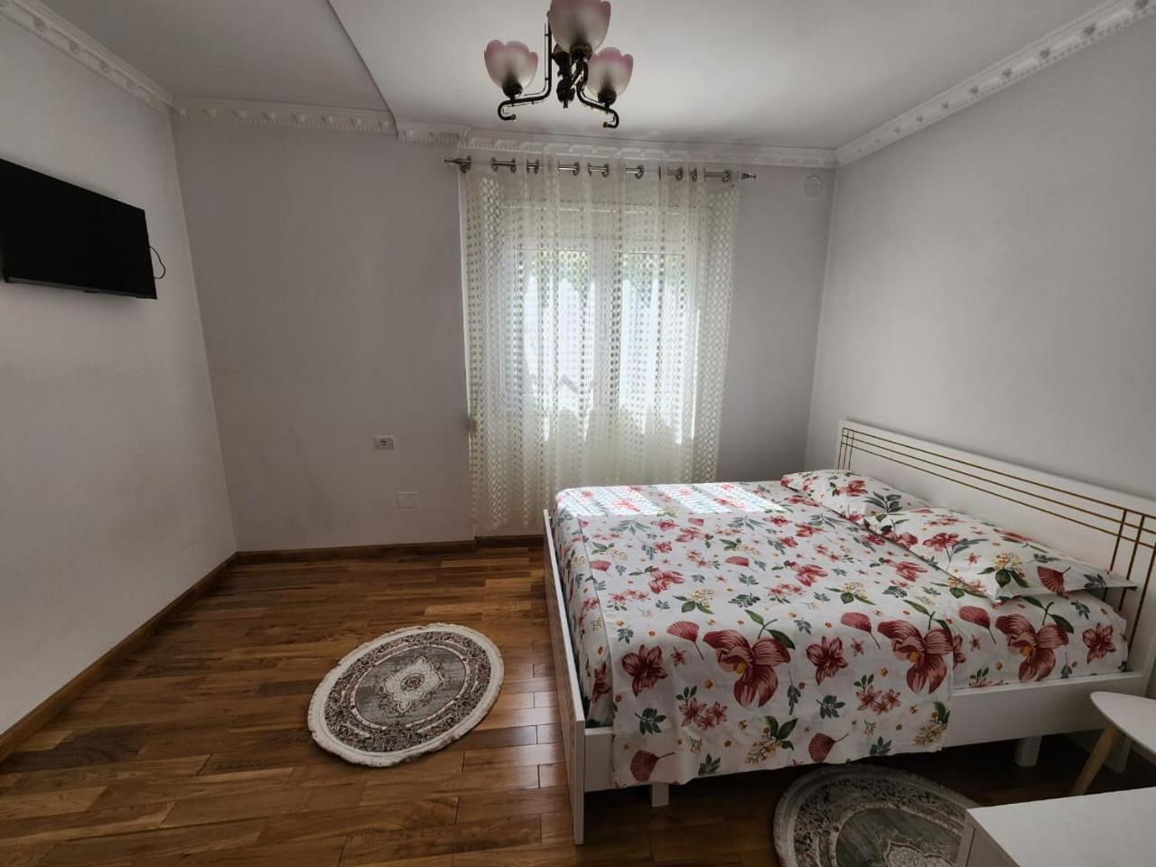 Private Room On A Shared Apartament Near Durres Beach Buitenkant foto
