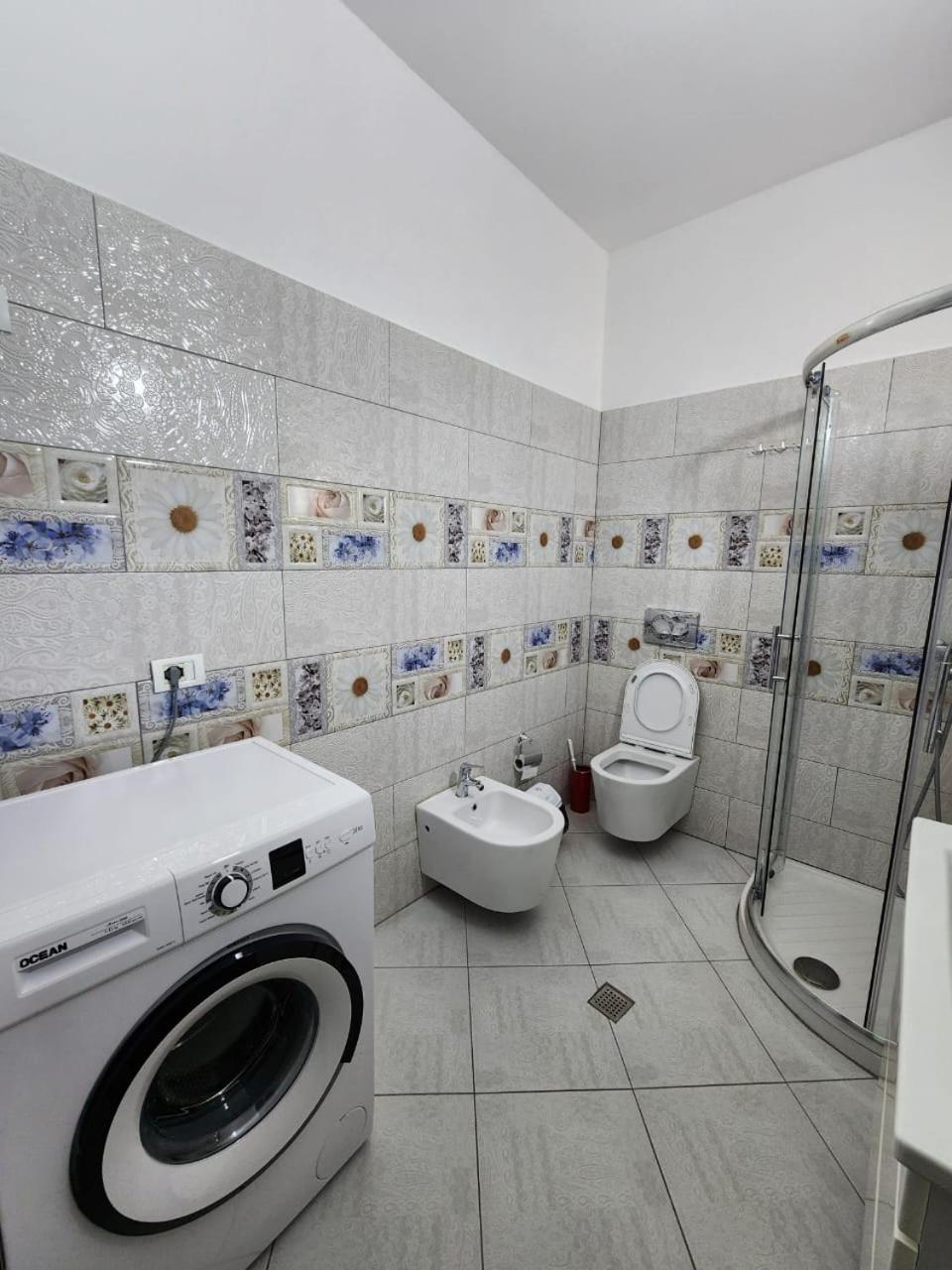 Private Room On A Shared Apartament Near Durres Beach Buitenkant foto