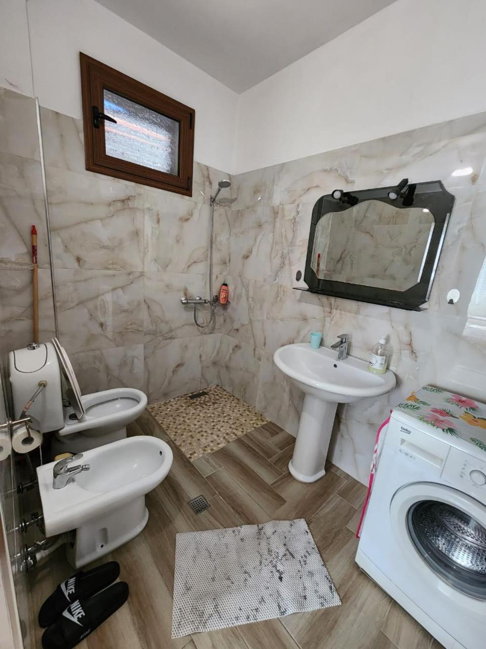 Private Room On A Shared Apartament Near Durres Beach Buitenkant foto
